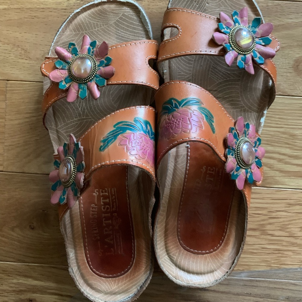 L’Artiste sandals